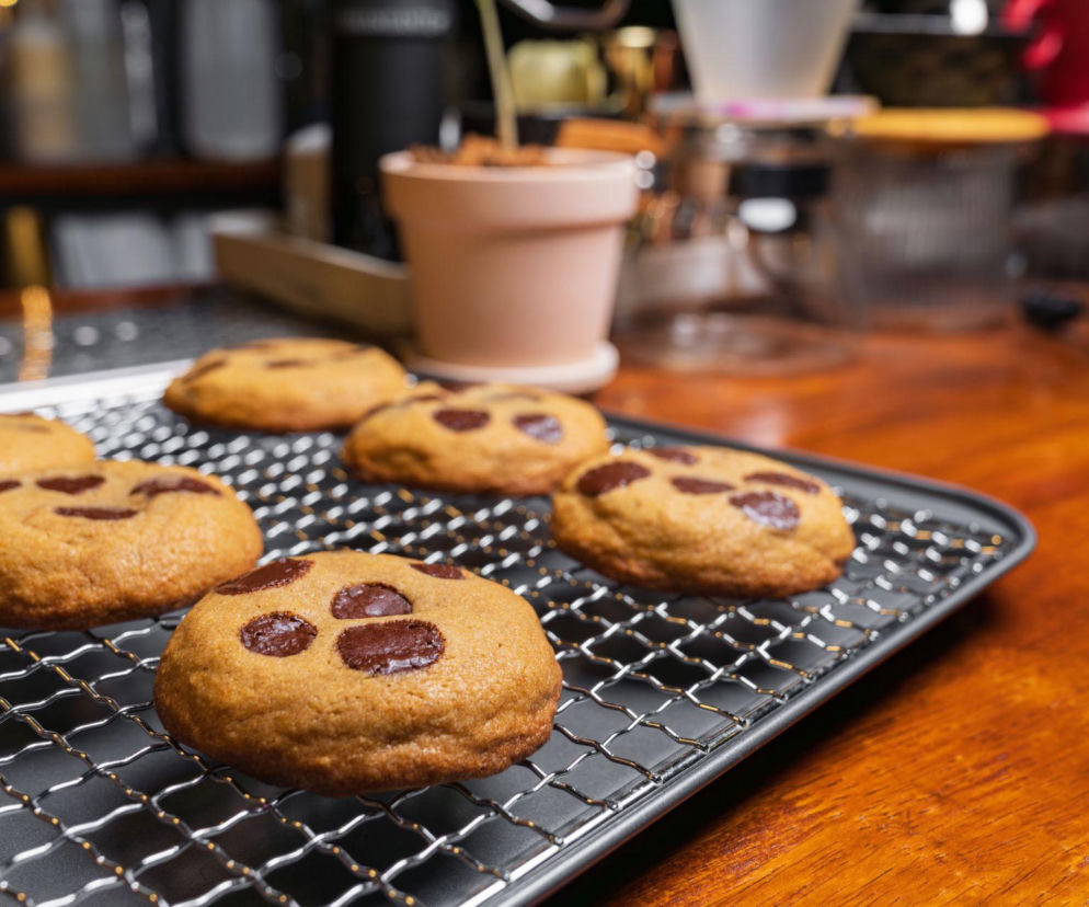 Obłędne ciasteczka tahini z czekoladą i solą – jeden składnik zmienia wszystko