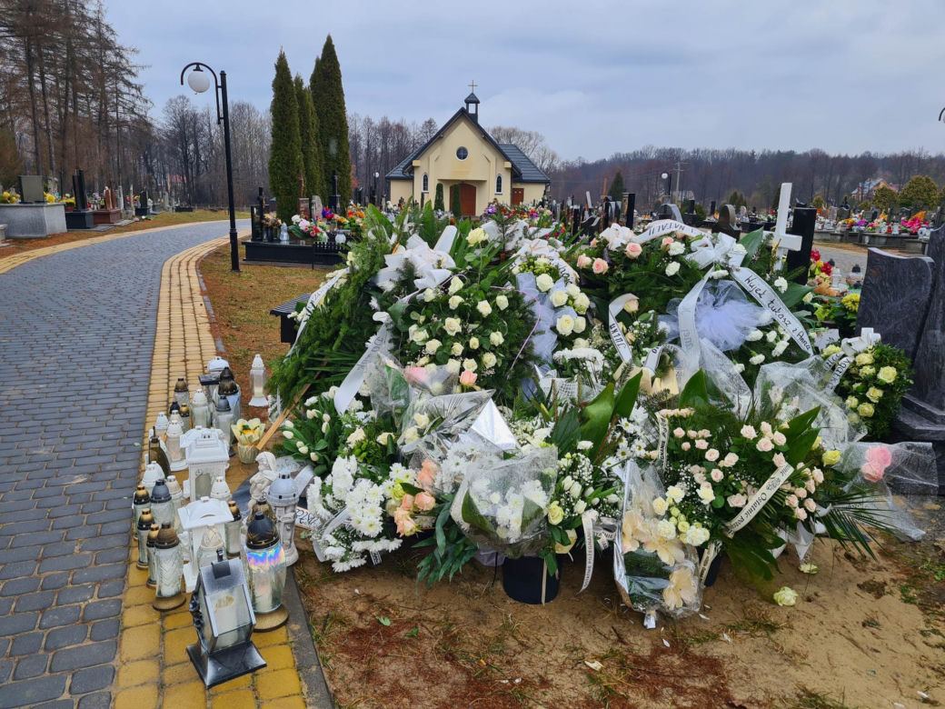Grób Natalii usłany kwiatami [GALERIA]