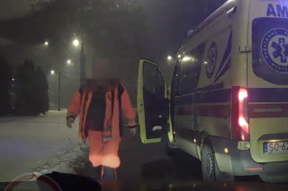 Agresor w karetce zajeżdża drogę i wysiada z pretensjami. Nie uwierzysz, co go wkurzyło!