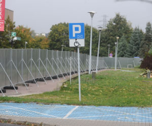 Parkingowy chaos pod szpitalem onkologicznym