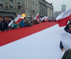 Biało-czerwony marsz na ulicach Warszawy