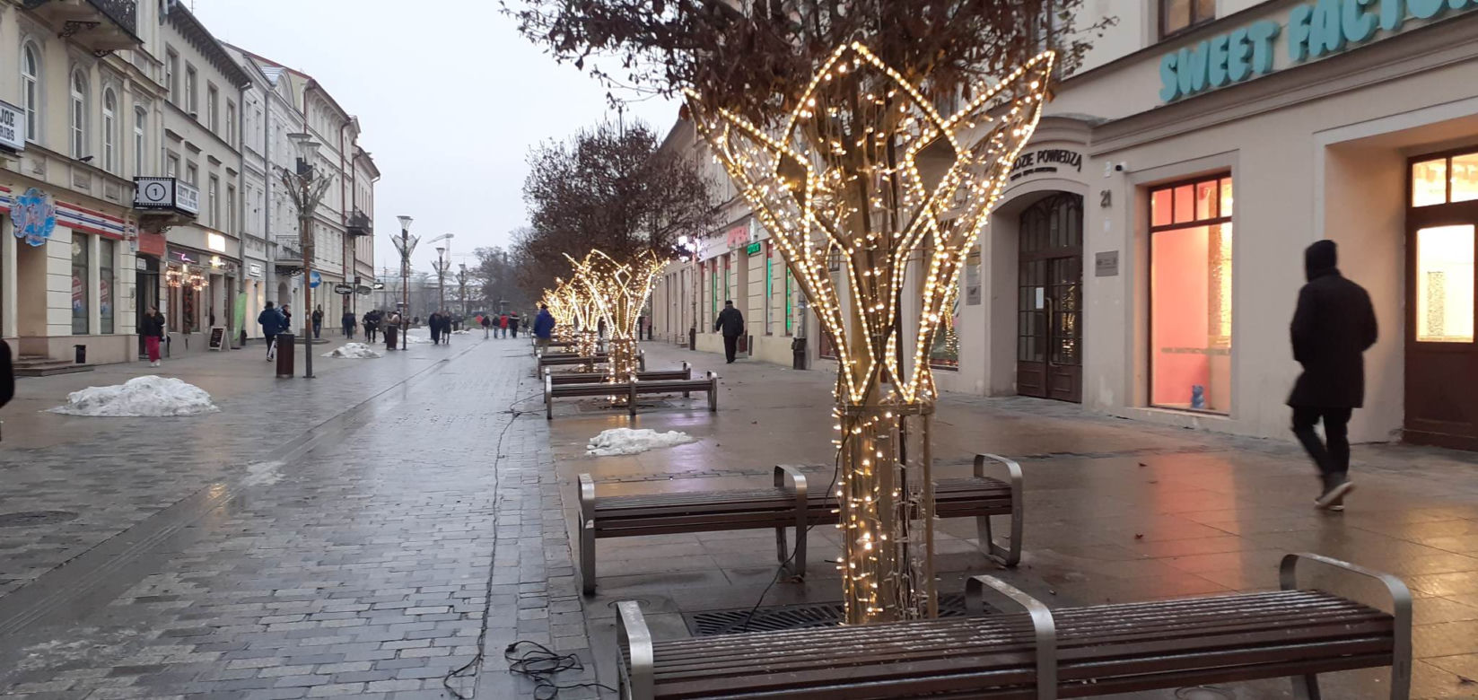 Na lubelskim deptaku już montują świetlne instalacje. Już za parę dni będzie pięknie!