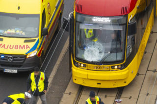 Potrącenie pieszego przez tramwaj w Warszawie