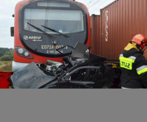 Lubanie pod Włocławkiem. Tragiczny wypadek w przejeździe kolejowym. Dwie osoby nie żyją