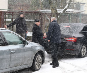 Kaczyński salutuje kierowcy