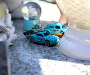 W Wielkanoc na cmentarzu główkę Milanka zmiażdżyła płyta nagrobna. Dramat się nie kończy. Miejsca tragedii strzegą aniołki