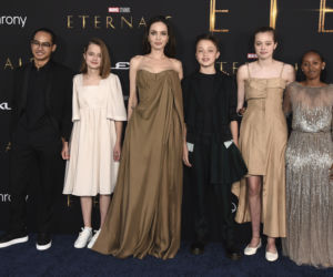 Córka Angeliny Jolie w sukience! Shiloh jednak nie jest chłopcem?