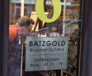 Paweł Wilczak szuka złota w w lombardzie