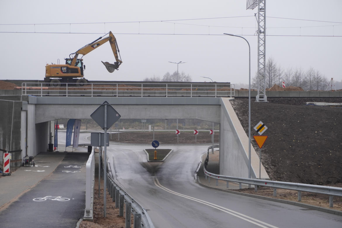 Wielkie otwarcie tunelu pod torami w Niewodnicy Kościelnej. Tak przebiegają prace w ramach Rail Baltica [ZDJĘCIA]