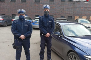 Zabrze: Policjanci eskortowali córkę do schorowanej matki. Na miejscu zastali nieprzytomną seniorkę