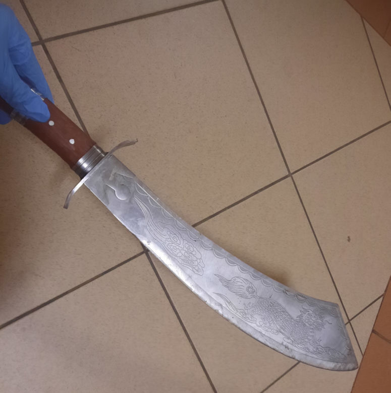 Groził policjantom, że pozabija ich mieczem. Dramatyczna interwencja na Pradze-Południe