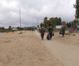 Jesienne porządki nad zalewem Muchawka w Siedlcach w 2021 roku