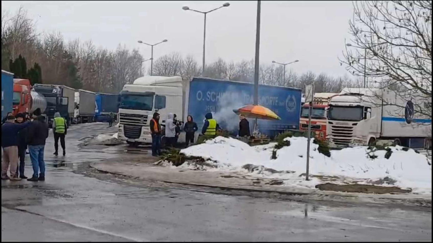 Przewoźnicy zaostrzają protest na Podkarpaciu