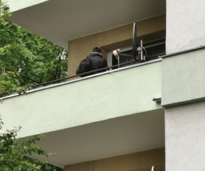 Dziewczynka wypadła z balkonu we Włocławku. Ojciec miał 1,7 promila