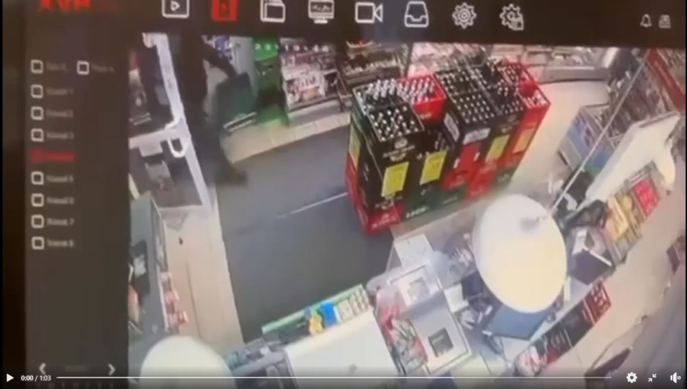 Jest nagranie z krwawego napadu na sklep w Kobyłce. W ruch poszedł nóż [WIDEO]