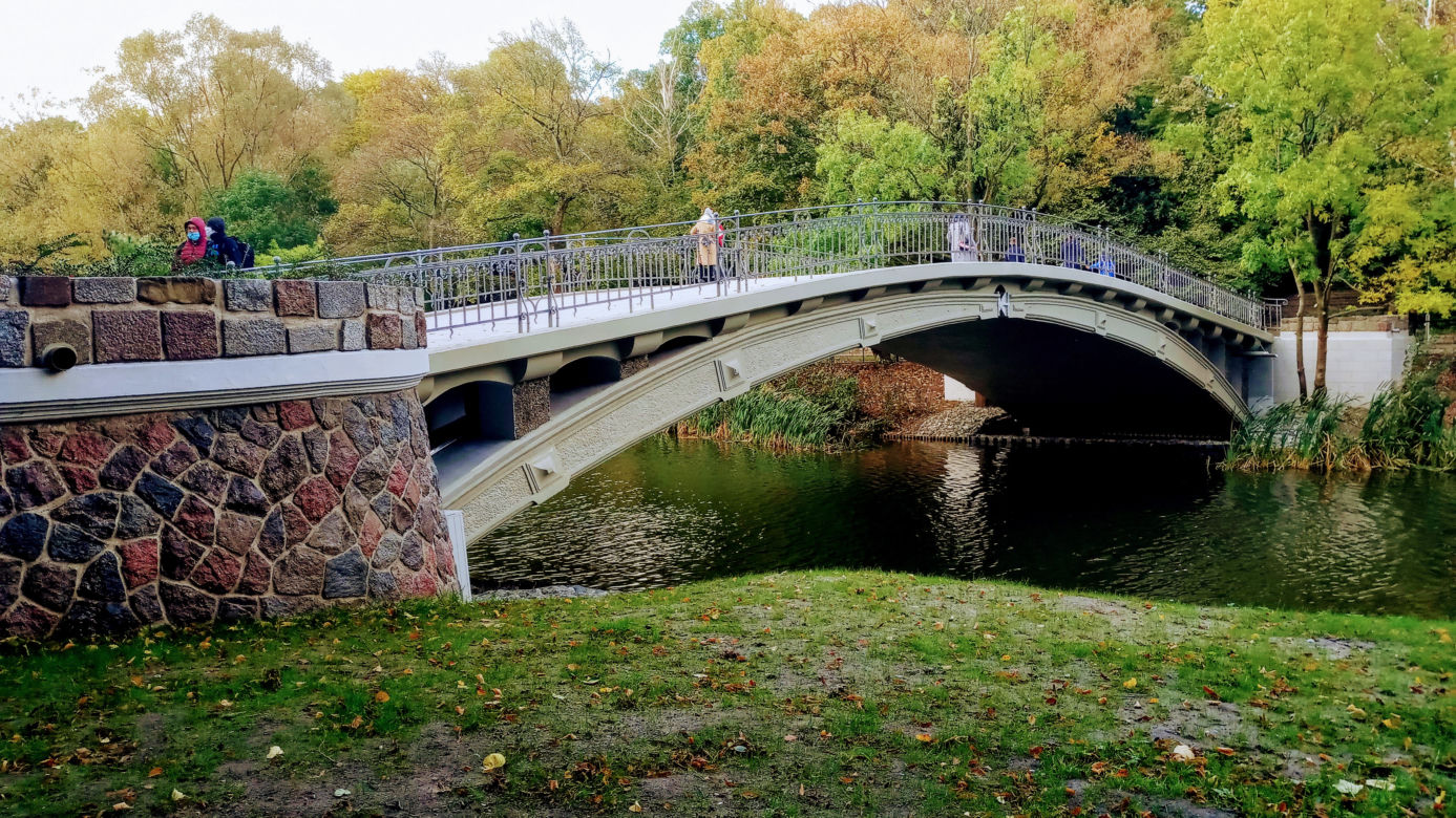 Wyremontowany mostek nad Rusałką