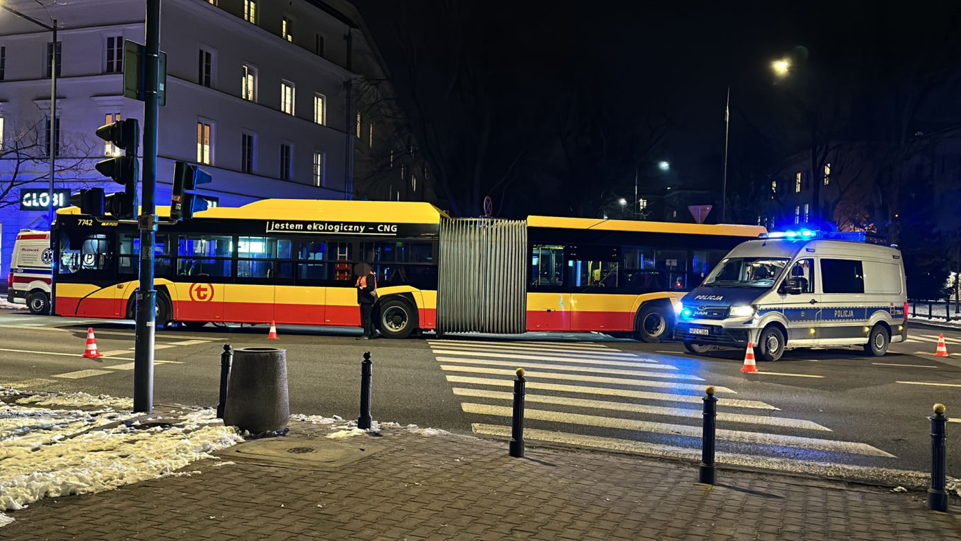 Autobus miejski huknął w 9-latka na rowerze. Chłopiec trafił do szpitala