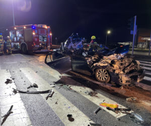 Koszmar pod Piasecznem. Auto kompletnie zmiażdżone po starciu z tirem