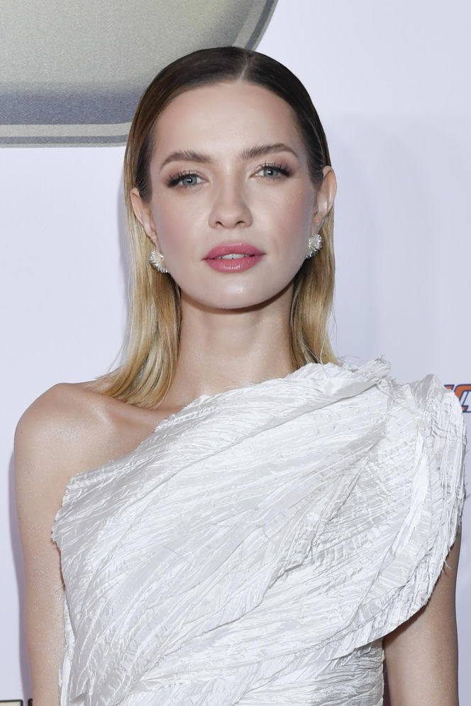 Paulina Gałązka kiedyś i dziś. Tak przez lata zmieniała się gwiazda filmu "Dziewczyny z Dubaju"