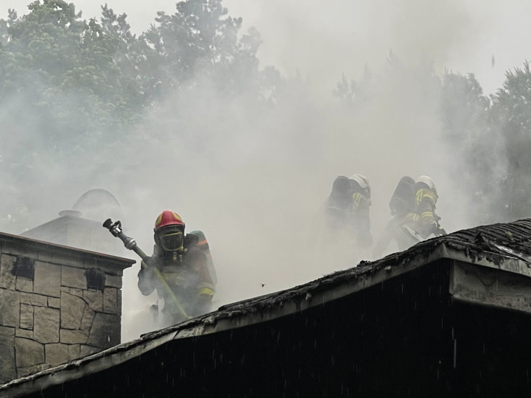 Pożar domu jednorodzinnego pod Warszawą