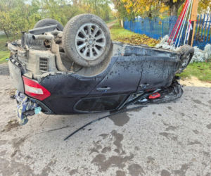 Nocny wypadek w Brzozowej. BMW wypadło z drogi