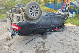 Nocny wypadek w Brzozowej. BMW wypadło z drogi