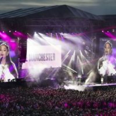 Koncert Ariany Grande w Manchesterze - ile zebrano? Suma jest imponująca!