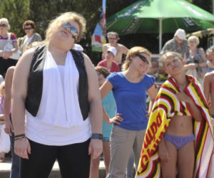 Weronika Grycan TAŃCZY na PLAŻY z dziećmi - ZDJĘCIA