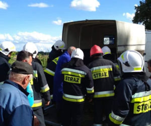 Straszliwy wypadek. Koń utknął w przyczepie, został uśpiony