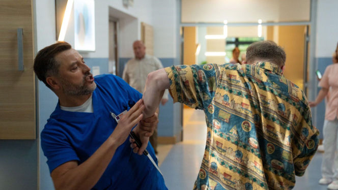 Na dobre i na złe odc. 975. nożownik Bartłomiej (Krzysztof Ogłoza), Borys Jakubek (Marcin Zacharzewski)