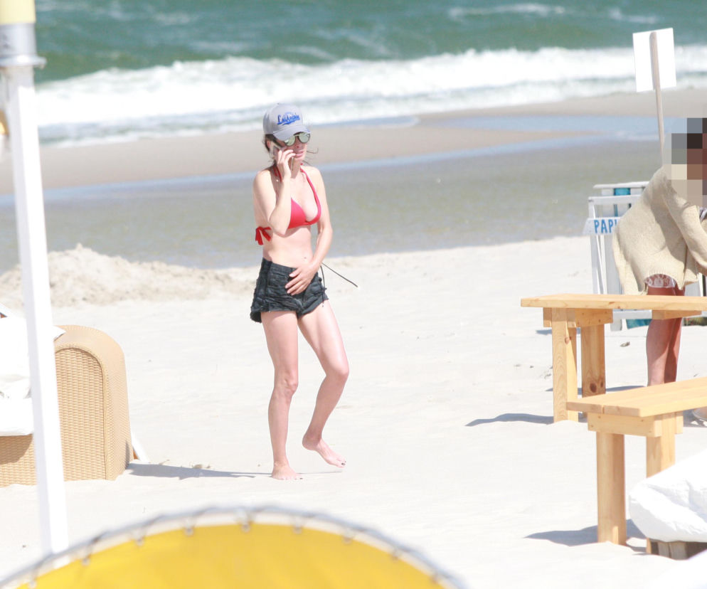 Piękna Agnieszka Dygant na plaży