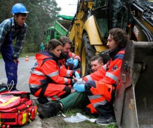 Na sygnale odc. 26. Piotr Strzelecki (Dariusz Wieteska), Martyna (Monika Mazur), Wiktor (Wojciech Kuliński)