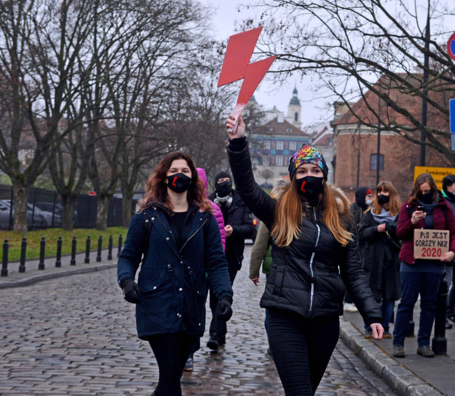 Marsze w całej Polsce! Kobiety żądają legalnej aborcji. „To nie jest koniec walki”