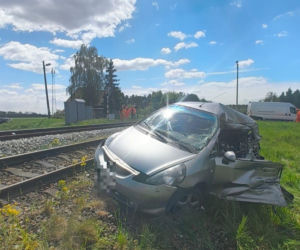 Wypadek w Strzyżewicach. Osobówka zderzyła się z drezyną