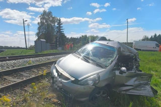 Wypadek w Strzyżewicach. Osobówka zderzyła się z drezyną