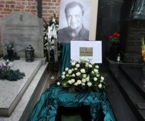 Tak pożegnały Jana Frycza córka i wnuczka. Trudno się nie rozpłakać