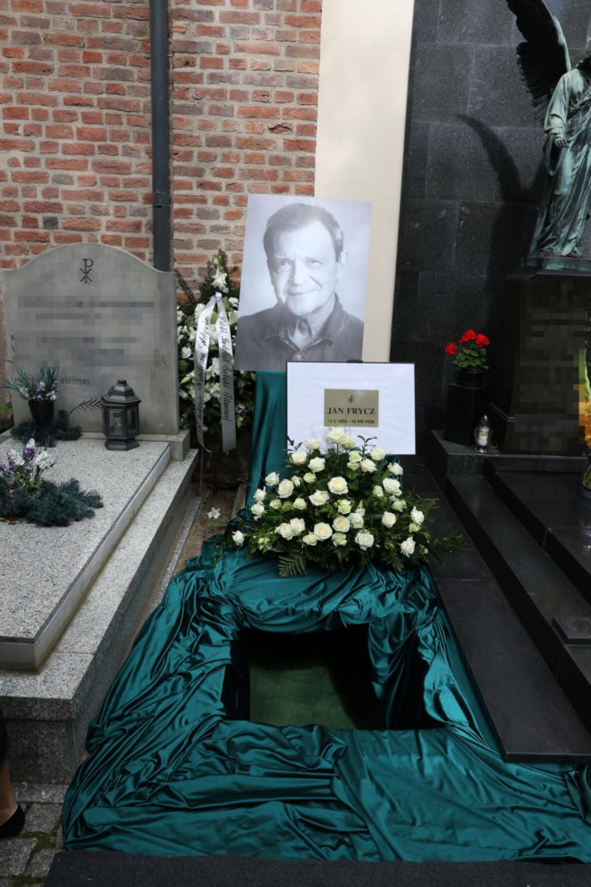 Tak pożegnały Jana Frycza córka i wnuczka. Trudno się nie rozpłakać
