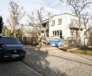 Wiercą Kaczyńskiemu za ścianą