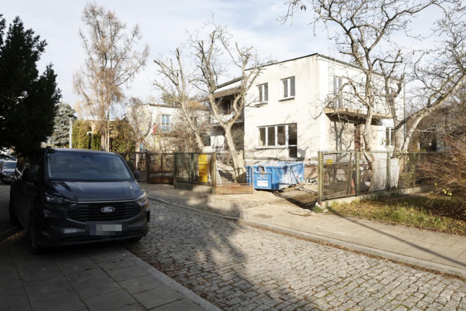 Wiercą Kaczyńskiemu za ścianą