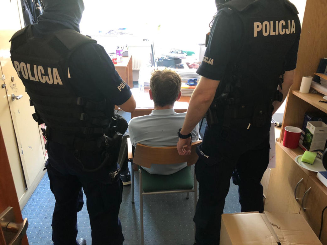 Zuchwałe kradzieże w Toruniu. Sprawcy przeszkodziła ekspedientka, później dopadli go policjanci