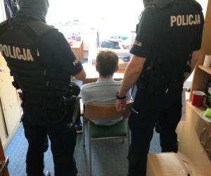 Zuchwałe kradzieże w Toruniu. Sprawcy przeszkodziła ekspedientka, później dopadli go policjanci