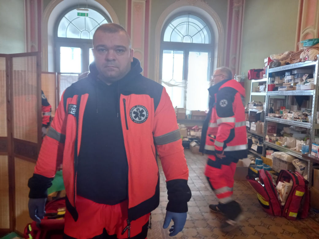 Ratownicy medyczni pomagają uchodźcom z Ukrainy [ZDJĘCIA]