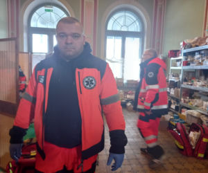 Ratownicy medyczni pomagają uchodźcom z Ukrainy [ZDJĘCIA]