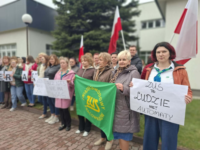 Protest pracowników ZUS-u w Starachowicach