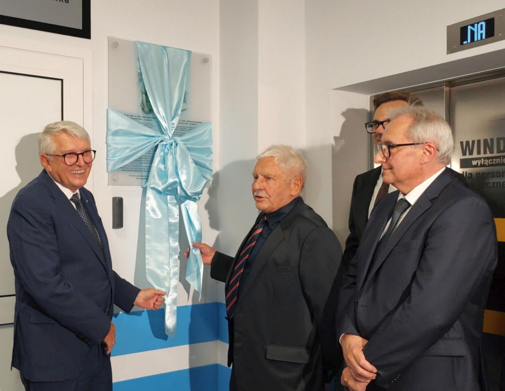 Szpital uhonorował wybitnych kardiochirurgów. Legendy skalpela otworzyły hybrydową salę operacyjną