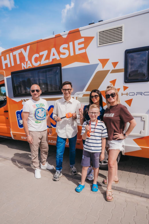 Roxie Węgiel wsiadła za kółko i wypadła zawodowo! To ona dostarczyła kampera słuchaczom ESKI