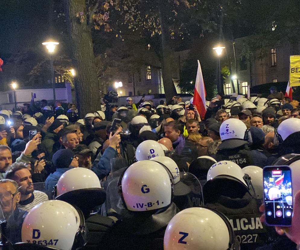 Nocny protest przed Trybunałem Konstytucyjnym