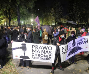#PiekłoKobiet: Spontaniczny Stajk przed Trybunałem Konstutucyjnym w Warszawie