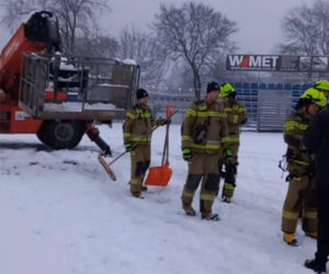 Na lodowisku zapadł się dach
