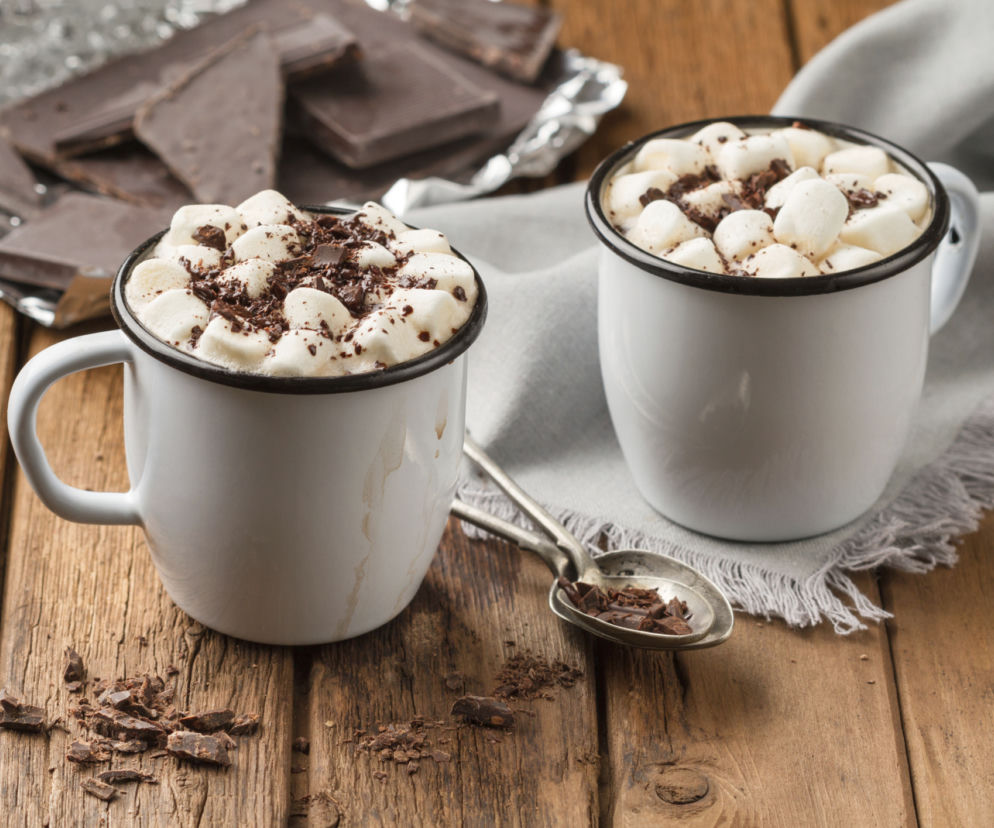 rozgrzewajacy-napoj-goraca-czekolada-z-piankami-marshmallows.jpg